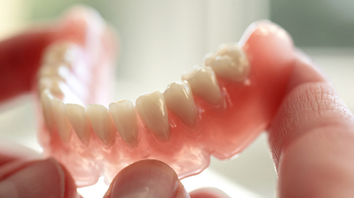 Ventajas y desventajas de la dentadura completa